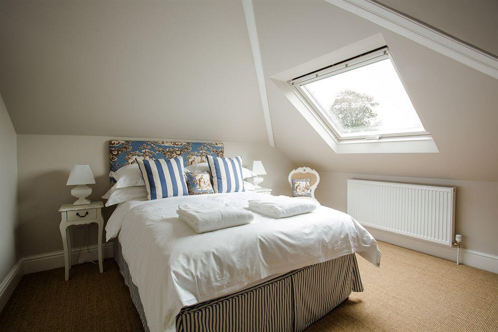 Grays Boutique B&B Bath Exterior photo A bedroom at The Old Post Office