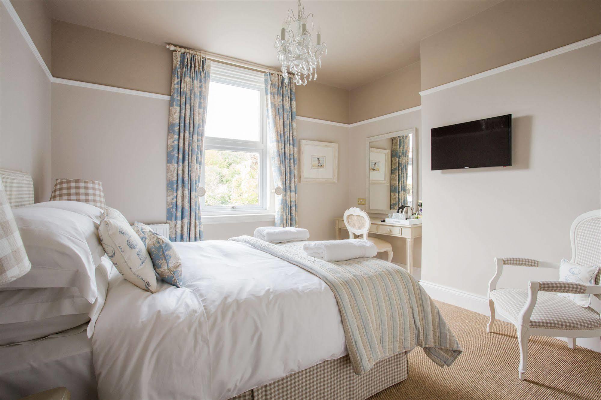 Grays Boutique B&B Bath Exterior photo A bedroom at the hotel