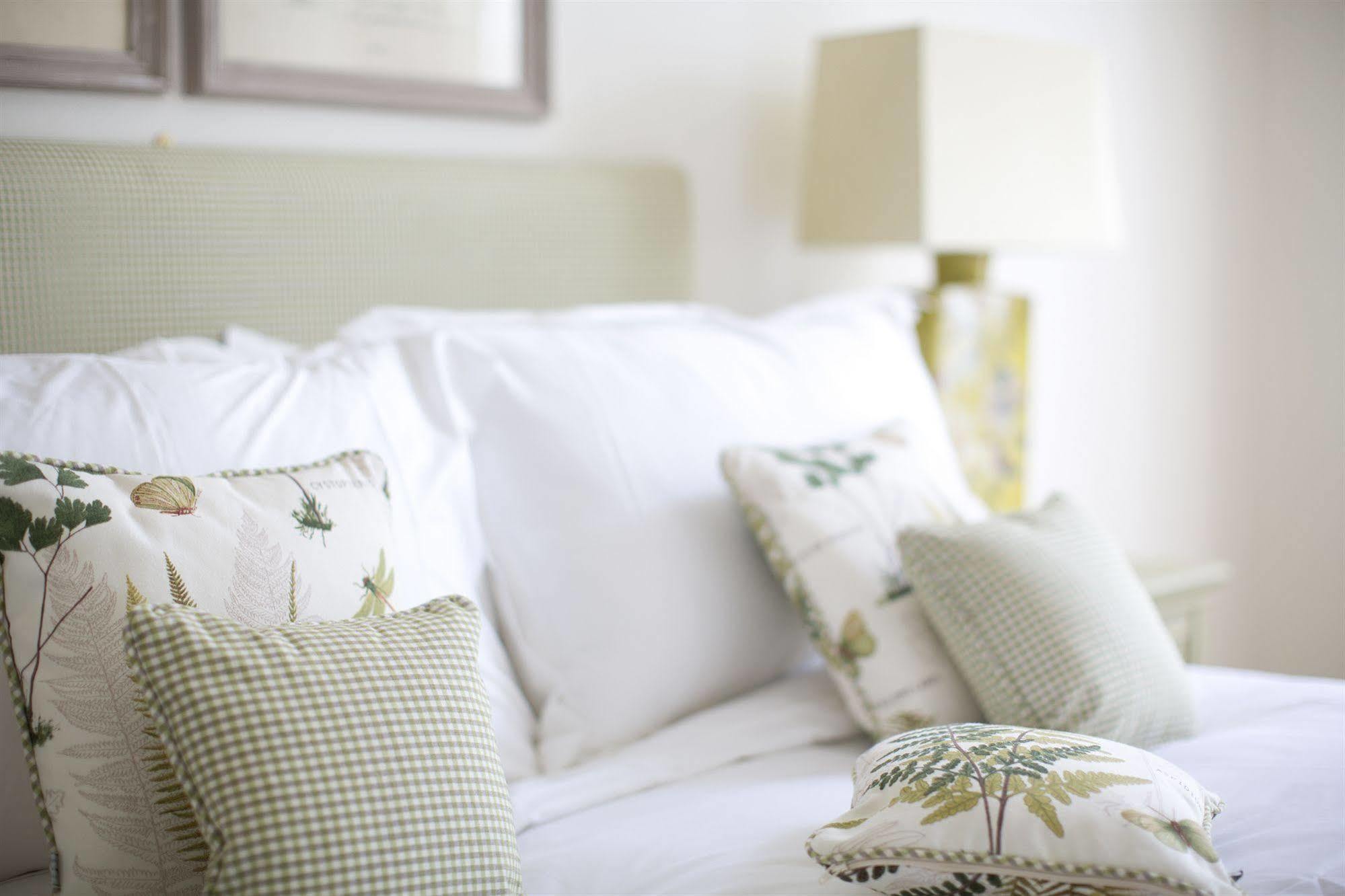 Grays Boutique B&B Bath Exterior photo A bed with cushions