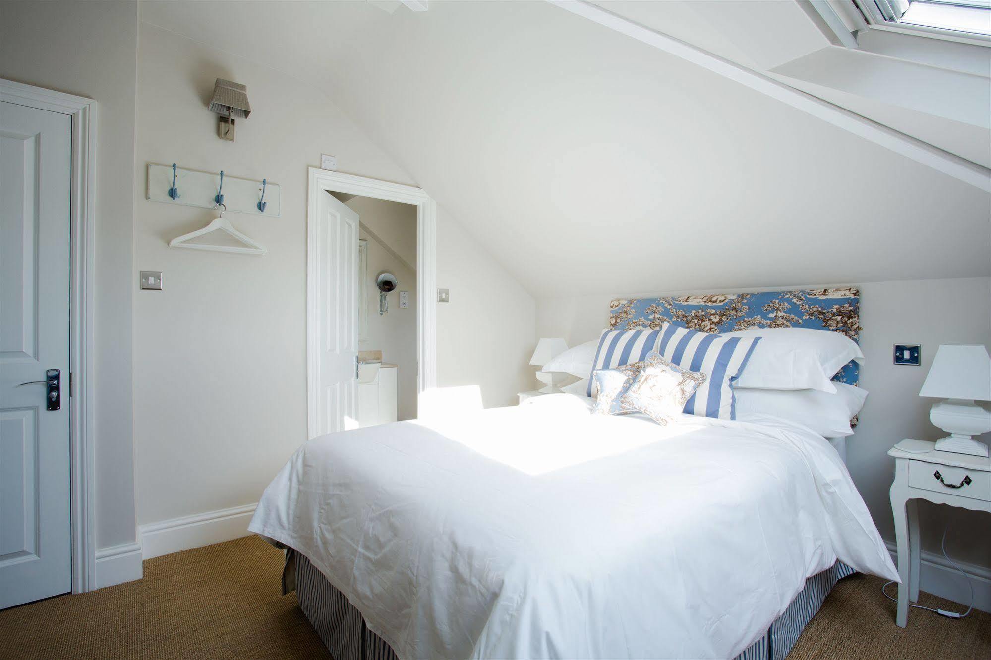 Grays Boutique B&B Bath Exterior photo A bedroom at The Old Post Office